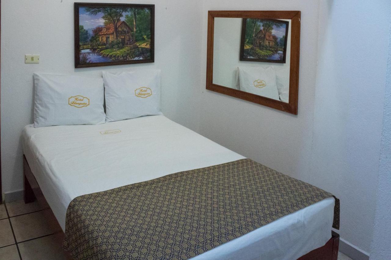 Blanquita Hotel Виляермоса Екстериор снимка